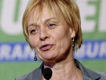 Die Landesvorsitzende Petra Budke ist am 29.09.2016 zur Direktkandidatin für den Bundestagswahlkreis 58 (Oberhavel/Havelland II) aufgestellt worden. Sie freut sich und lacht.