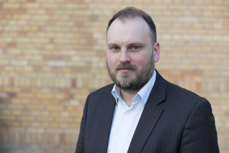 Brandmauer in Hennigsdorf (OHV) restlos entfernt: AfD setzt mit Hilfe der CDU Antrag für Bürgerpatrouillen parallel zu Polizei und Ordnungsbehörden durch