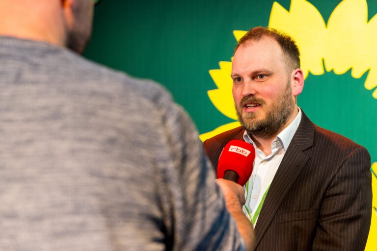 Gegen staatliches Roulette: Schulstreiks zeigen Demokratiedefizit bei Wehrpflicht-Debatte